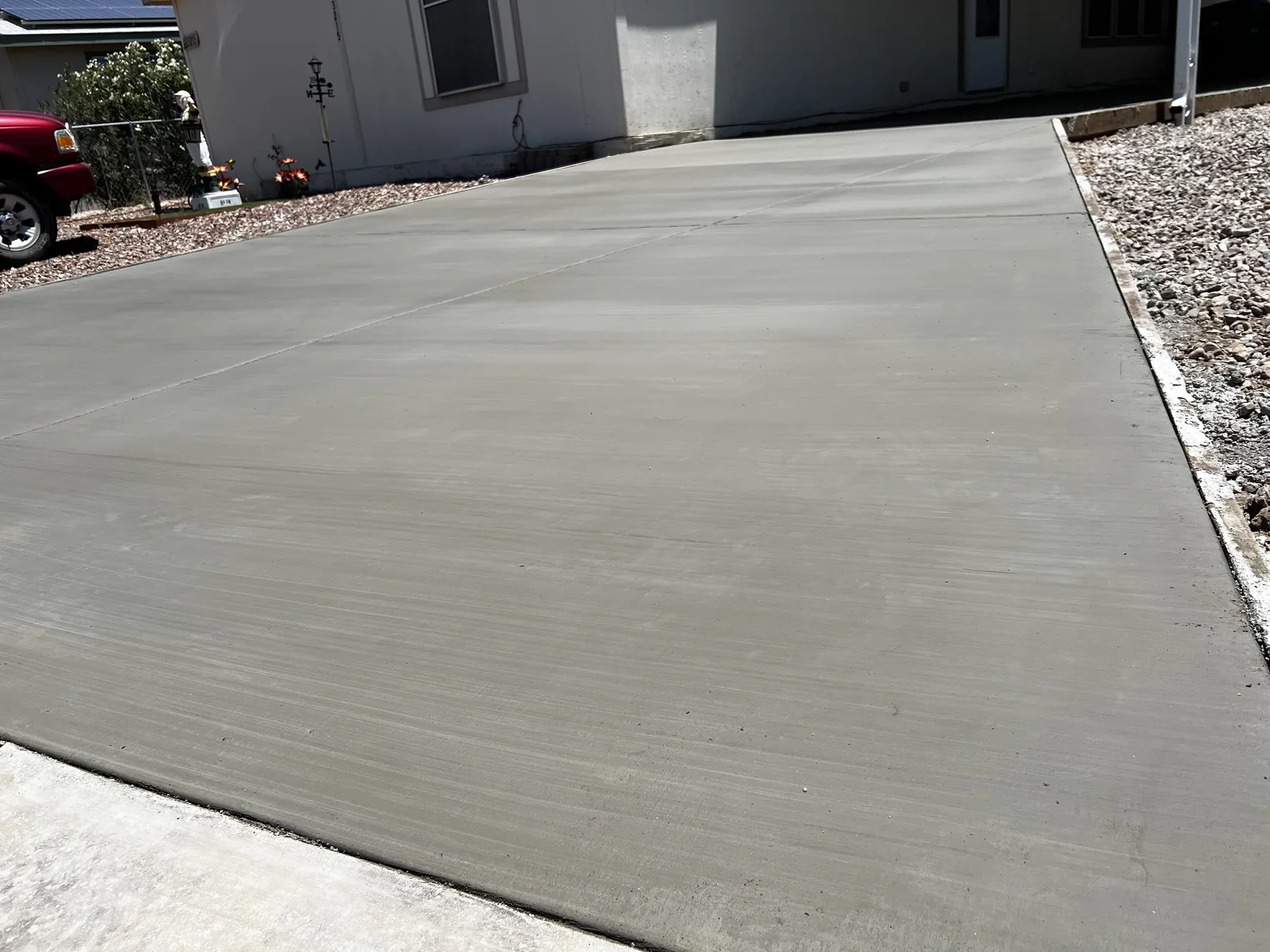 Freshly finished residential concrete patio by EZ-Koncrete