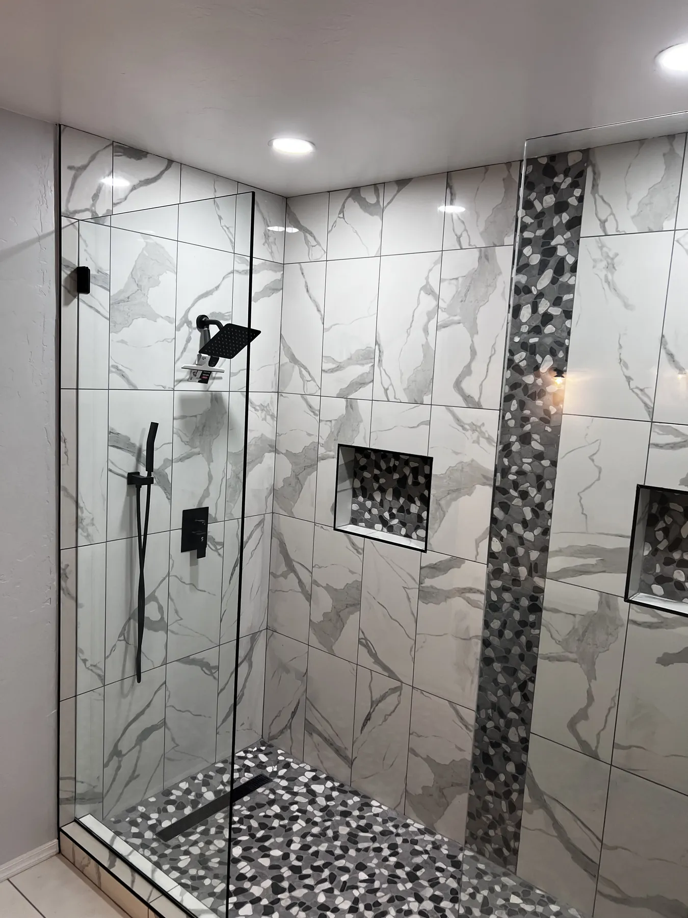 Custom tiled shower with mosaic detail