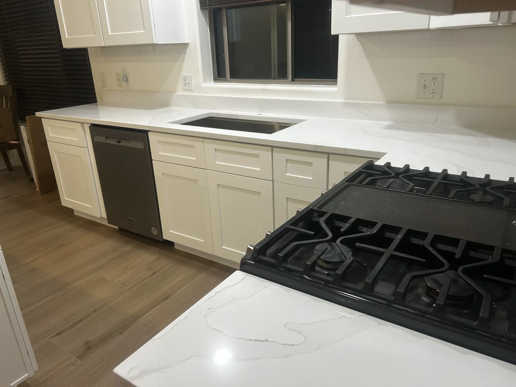 White shaker cabinets with coordinated stone counters