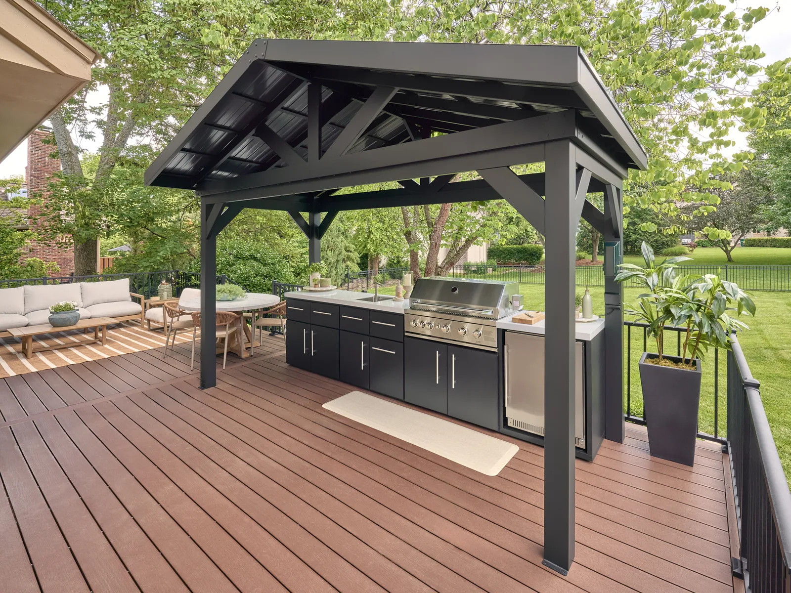 RANGE Lancaster Linear outdoor kitchen